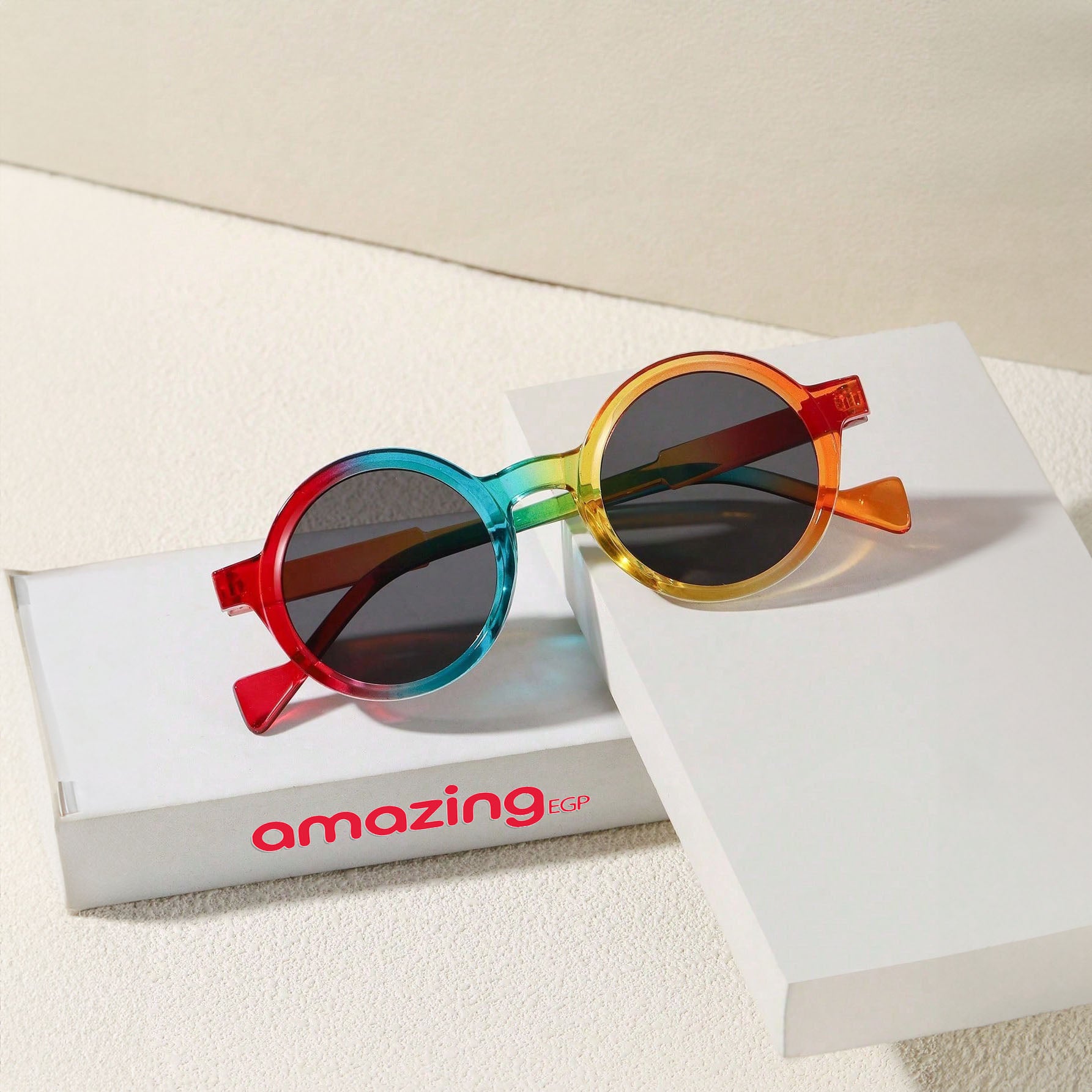 نظارات شمسية دائرية بوهيمية مطبوعة بألوان قوس قزح بعدسات أكريليك وإطار بولي كربونات خفيف