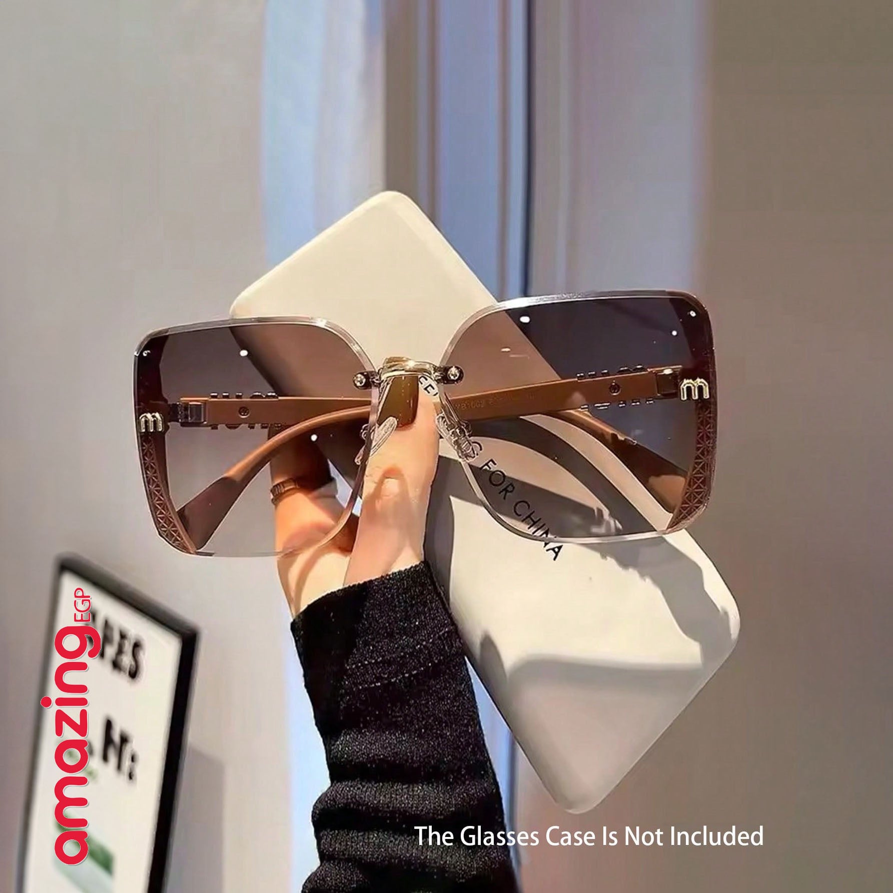 نظارة كبيرة الحجم للنساء بتصميم حديث — بدون إطار بعدسات متدرجة وحروف معدنية منقوشة على الذراعين، لإطلالات الشاطئ والعطلات والسفر