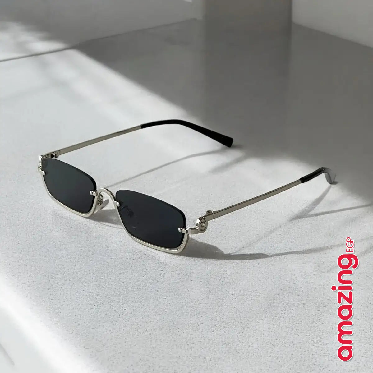 نظارة مربّعة نصف إطار معدني – إطار ذهبي وعدسات رمادية | موضة نسائية عصرية