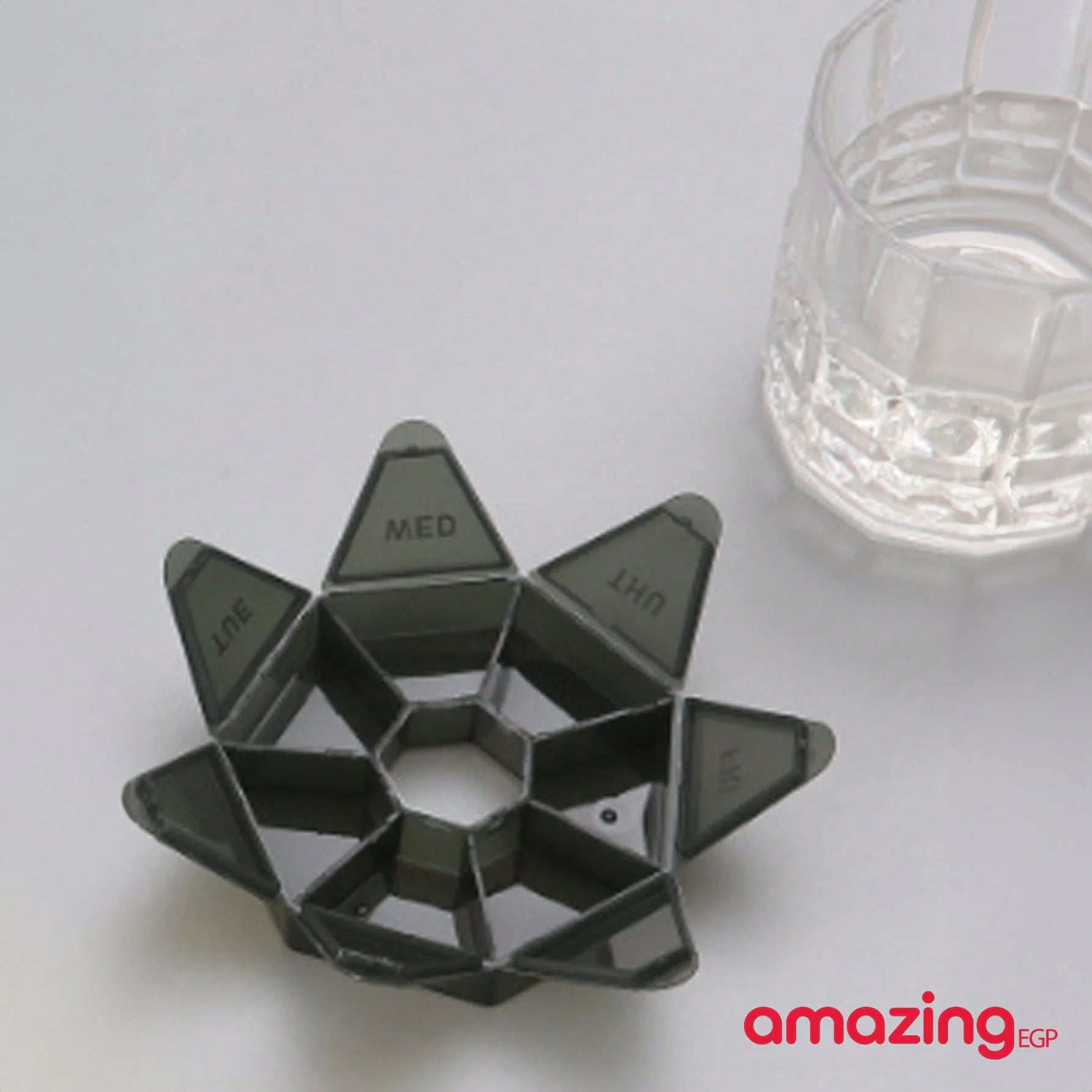 منظم حبوب اسبوعي كبير صندوق حبوب الدواء لمدة 7 ايام حافظة فيتامين كابينز يوميا مساحات تخزين كبيرة السعة حاويات حبوب الدواء لمكملات زيت السمك صندوق تخزين السفر وعاء للسفر - أسود | إسعافات أولية الدواء المرضى تخزين تنظيم الحبوب حبوب حفظ ادوية للادوية مرضى ا