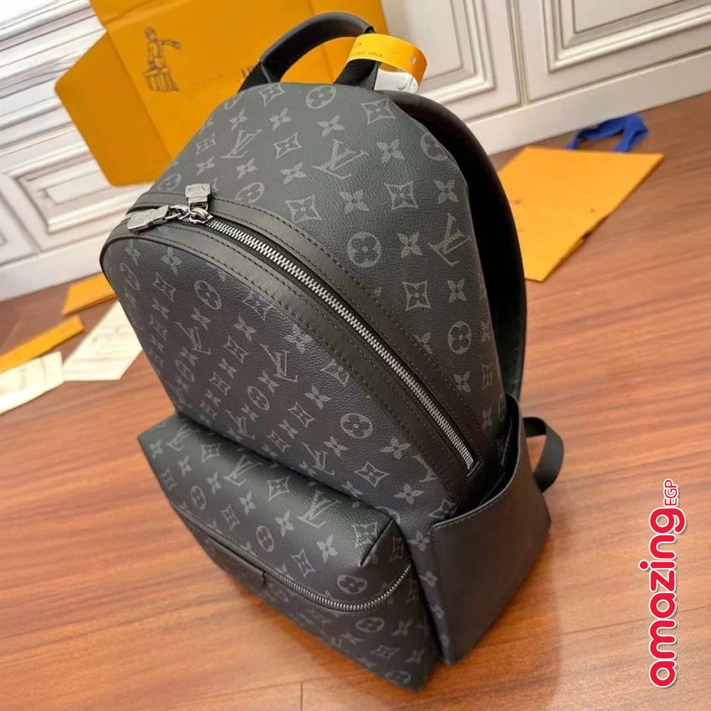 حقيبة ظهر فاخرة بلون رصاصي بنقشة مونوغرام – جلد طبيعي هاي-إند - لون رصاصي