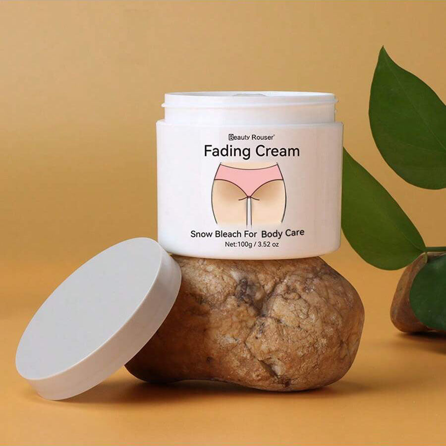 كريم العناية والتفتيح بالأعضاء الخاصة ومنطقة البكيني ، يحتوي على فيتامين سي ونياسيناميد وخلاصة الجوزة الآسيوية وعرق البخاخ، للأعضاء الخاصة وتحت الإبط والمفاصل والأرداف وجلد الفخذ - 100جرام كريم