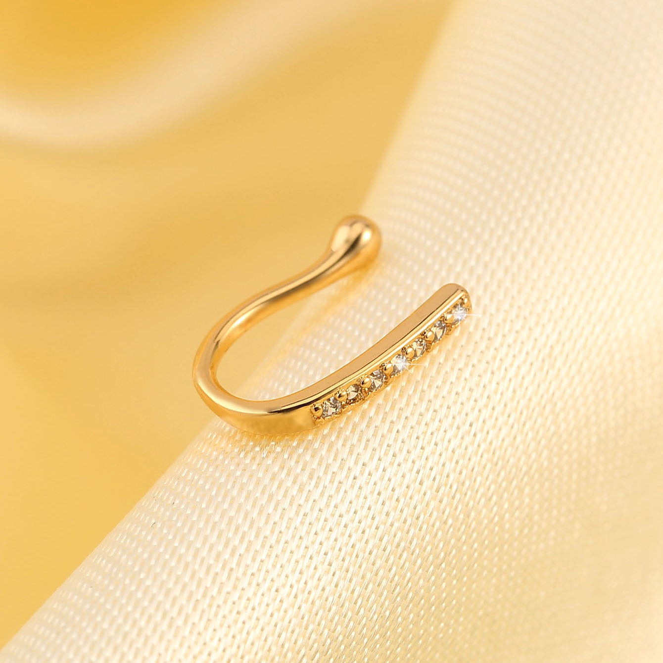 بيرسنج أنف حلقة أنف ،بدون اخرام من الفولاذ المقاوم للصدأ لا تسبب الحساسية لا حاجة للخرم ، على شكل حرف u بطراز سيبربنك مزين بالزركونيا غير مثقوبة للرجال والنساء تثبت بدون خرم