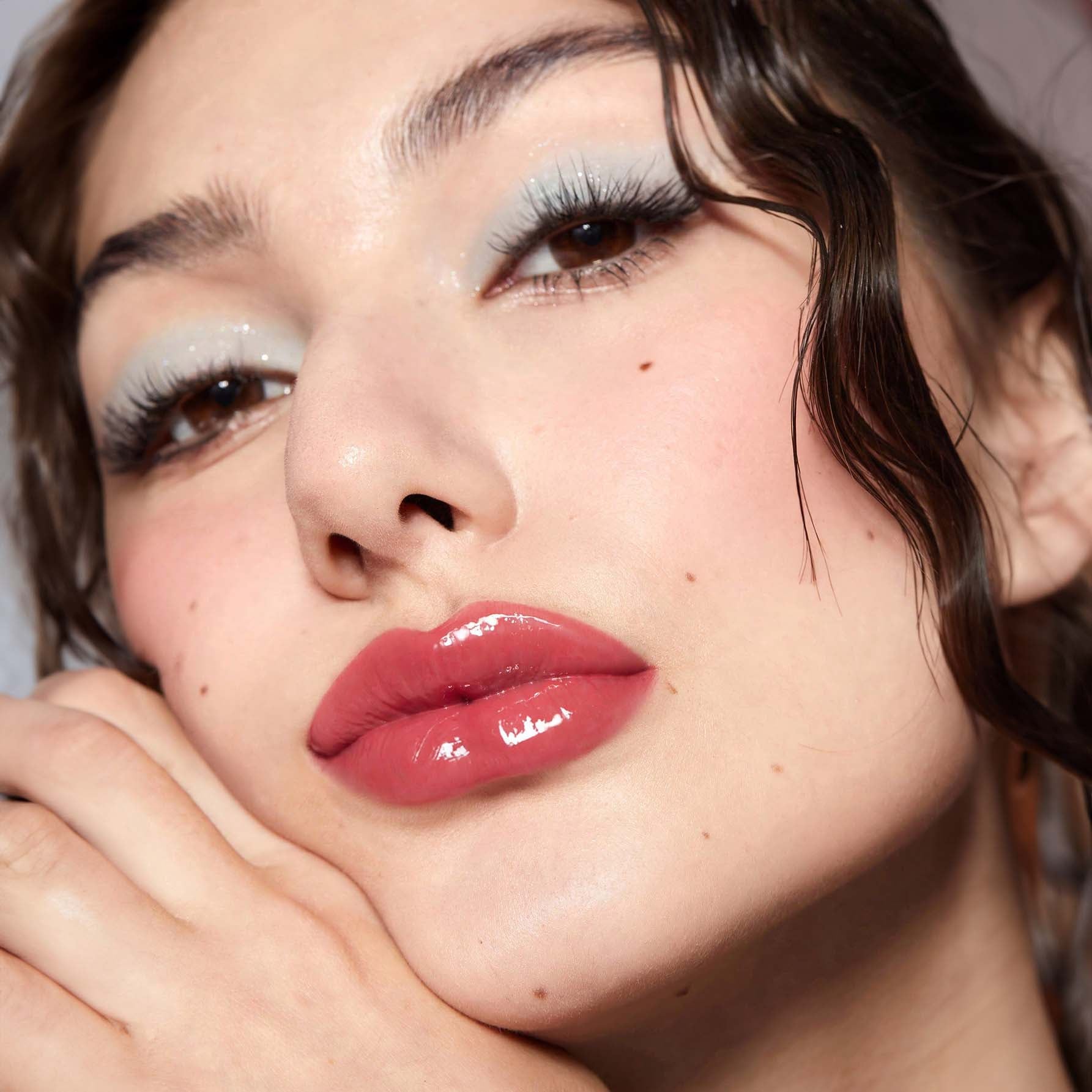 SHEGLAM ملمع شفاه لامع مثالي وممتلئ بلون بنفسجي لامع ومرطب وممتلئ ومصل شفاه مغذي وممتلئ غير لاصق وأحمر شفاه بزيت جوز الهند ومستحضرات تجميل الشفاه ومغذي يدوم طويلا ولامع للعناية بالشفاه ملون للعناية بالشفاه |  First Crush