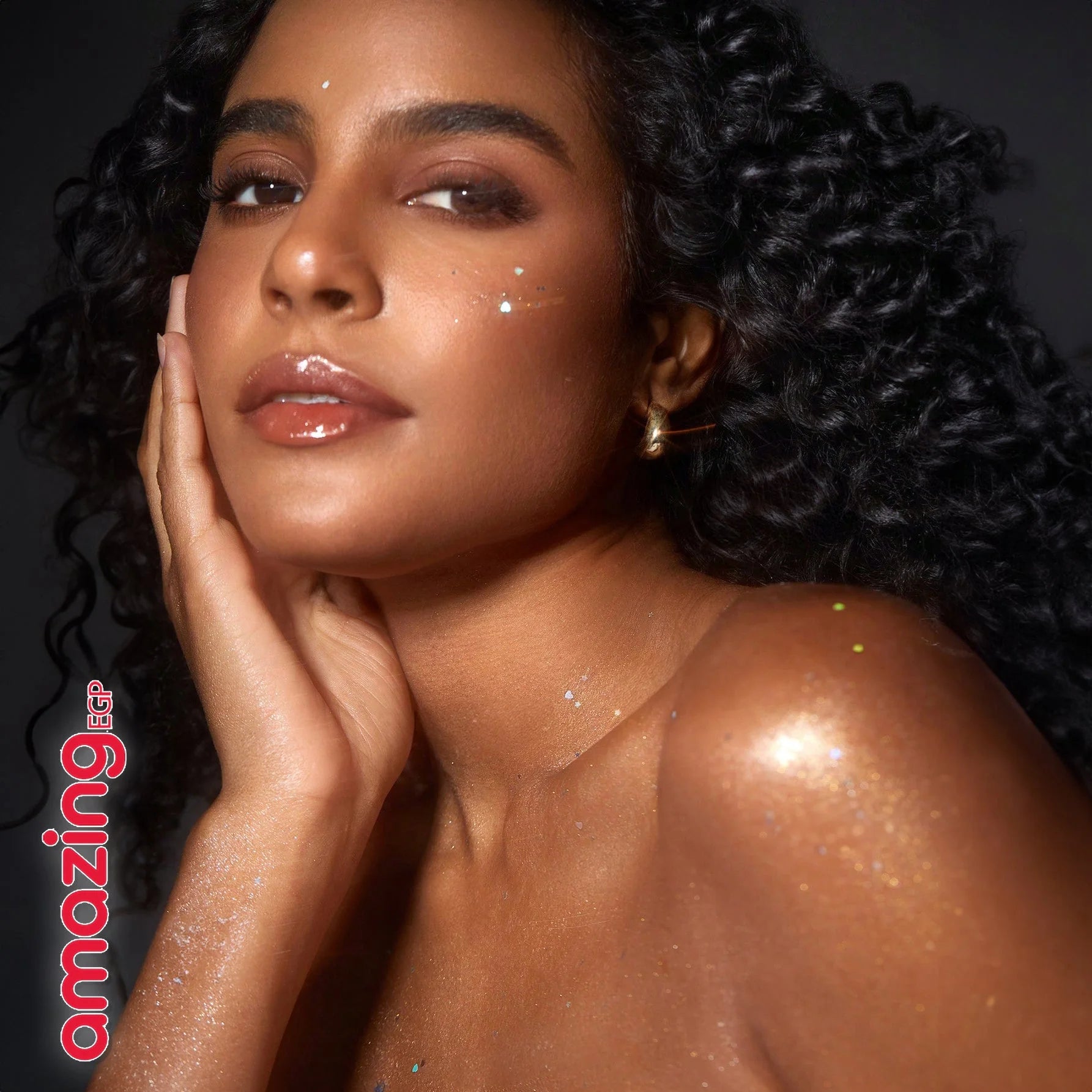 SHEGLAM لمسة نهائية شديدة اللمعان جليتر متعدد الاستخدام جل التوهج اللامع للجسم Party Starter - إصدار Feelin Extra مكياج الوجه مسحوق بخاخ لامع لامع للوجه وهايلايتر عالي اللمعان للنساء والشعر والاظافر - Feelin Extra | SHEGLAM shein ايشادو جليتر جيليتر حاجب