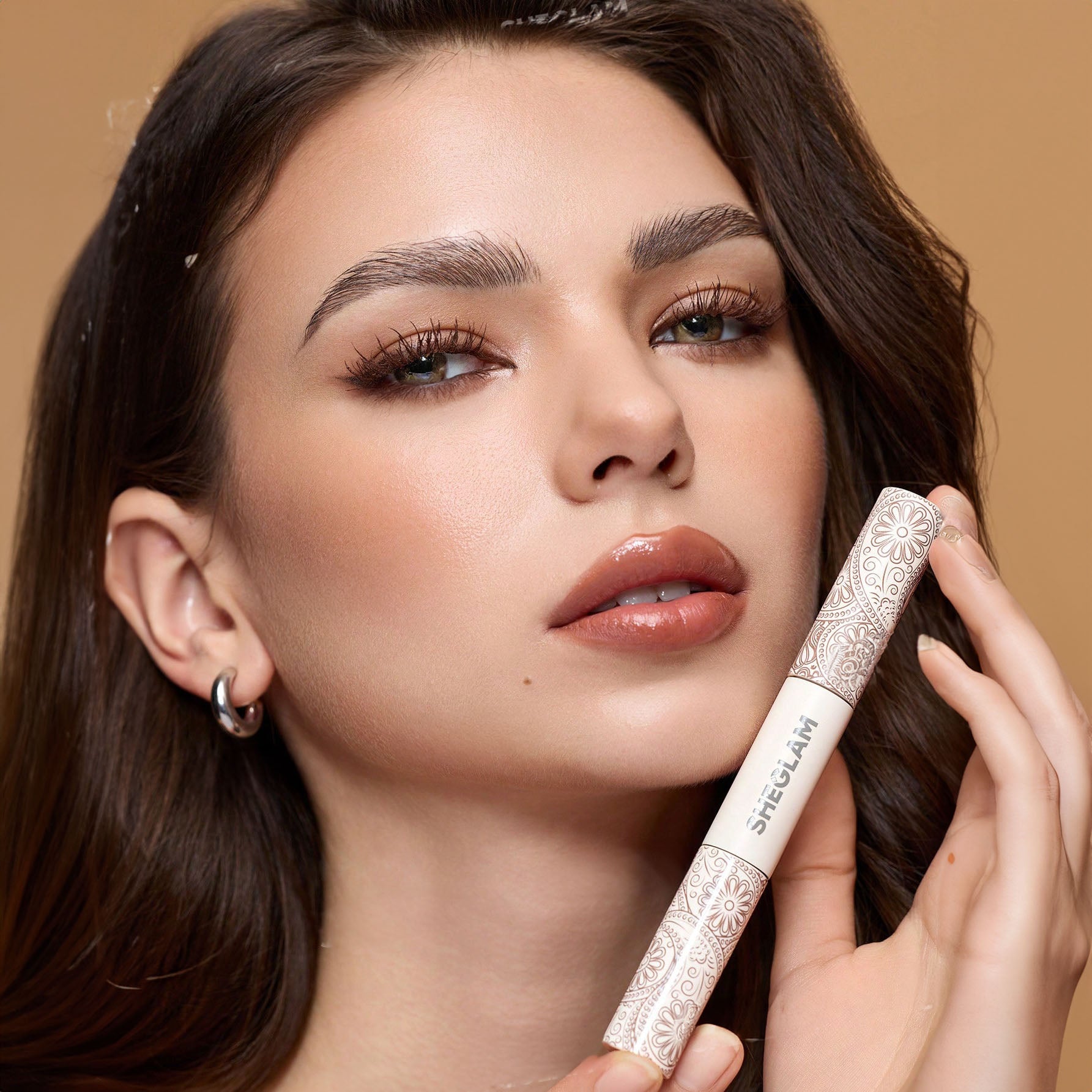 SHEGLAM ماسكارا All-In-One ماسكارا مقاومة للماء بلون برغندي، تضيف كثافة وطول للرموش، مقاومة للتلطخ والتقشير، مثالية للعيد، الشتاء، السفر والمكياج اليومي.- Waterproof Macchiato