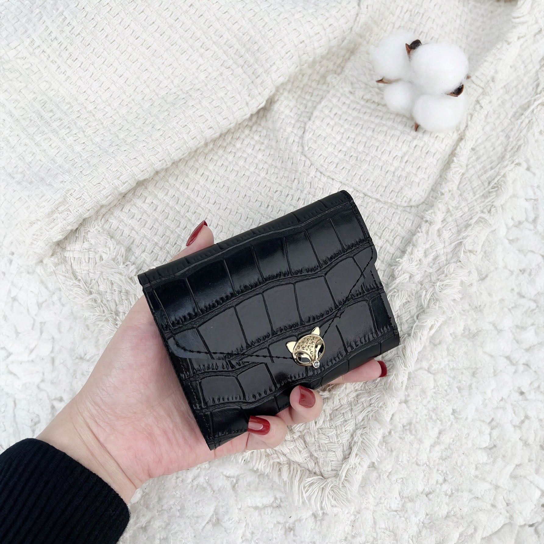 محفظة جيب صغيرة من الجلد بلون اسود - تصميم أنيق بنمط مزخرف جلد التمساح الأسود وخفيف الوزن خفيفة الوزن وقابلة للحمل لتخزين النقود والبطاقات الائتمانية وبطاقة الهوية |اسود sg230