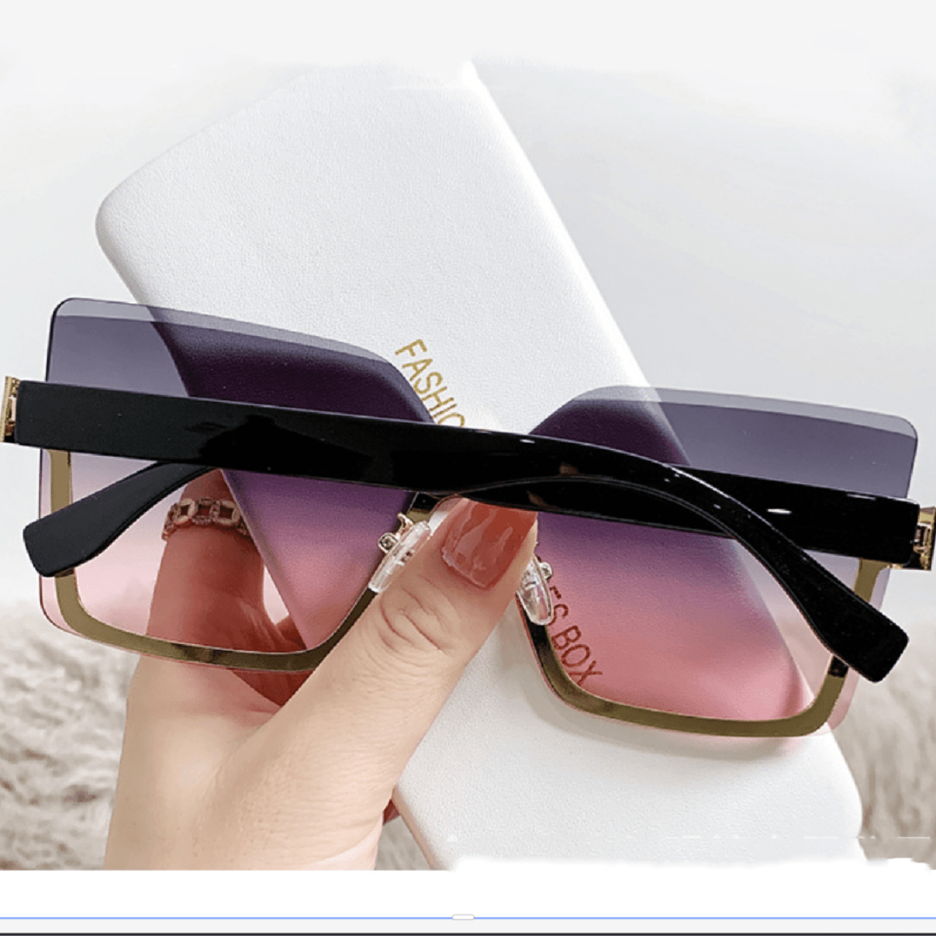 نظارات شمسية أنيقة نظارات ديكور للنساء ذات حافة من المعدن والألماس بإطار كبير وطراز راقي، تمنح مظهر نحيل ولوك شاطئي للمرأة، إكسسوارات أنيقة للشاطئ للنساء، مناسبة لحفلات اليخت وحفلات