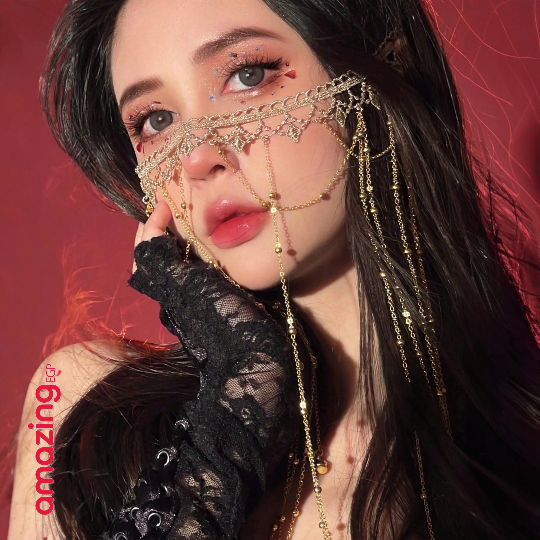 قناع وجه فاخر مزين بسلاسل ذهبية وأحجار لامعة – لمظهر ساحر في الحفلات والمهرجانات