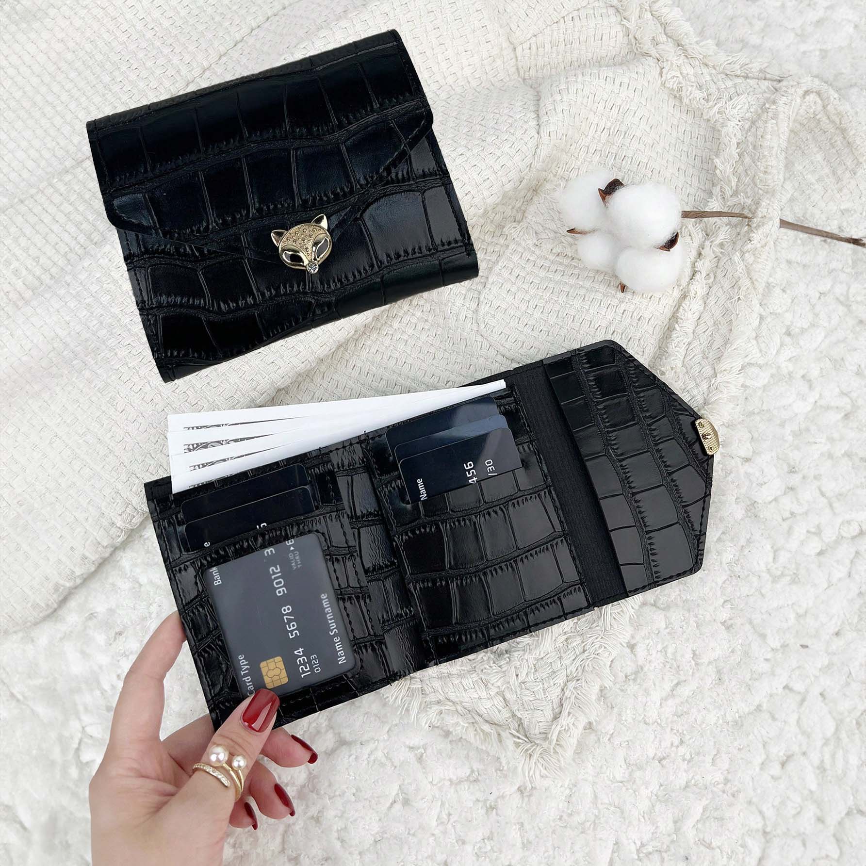 محفظة جيب صغيرة من الجلد بلون اسود - تصميم أنيق بنمط مزخرف جلد التمساح الأسود وخفيف الوزن خفيفة الوزن وقابلة للحمل لتخزين النقود والبطاقات الائتمانية وبطاقة الهوية |اسود sg230