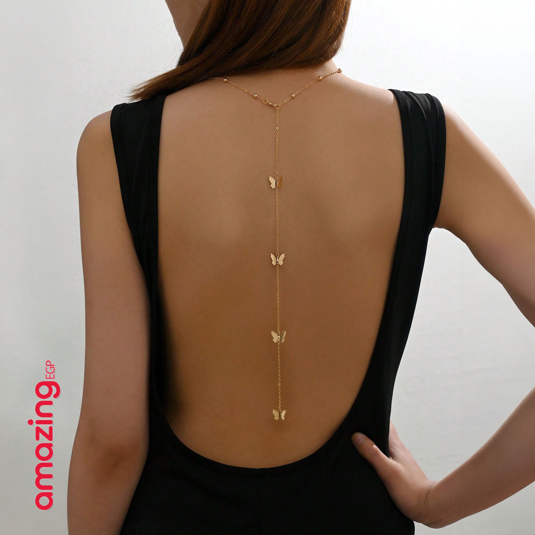 قلادة فراشات مزدوجة بسلسلة خلفية ذهبية – لمسة أنوثة ناعمة وأناقة يومية