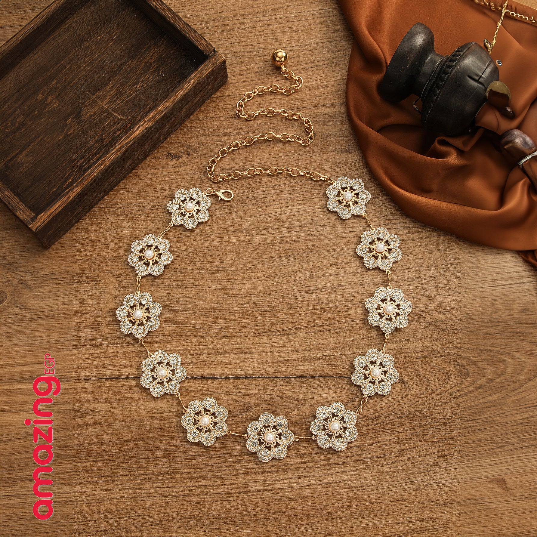 سلسلة خصر كلاسيكية مطعّمة باللؤلؤ والكريستال – طبقات وردية ذهبية لإطلالة صيفية راقية