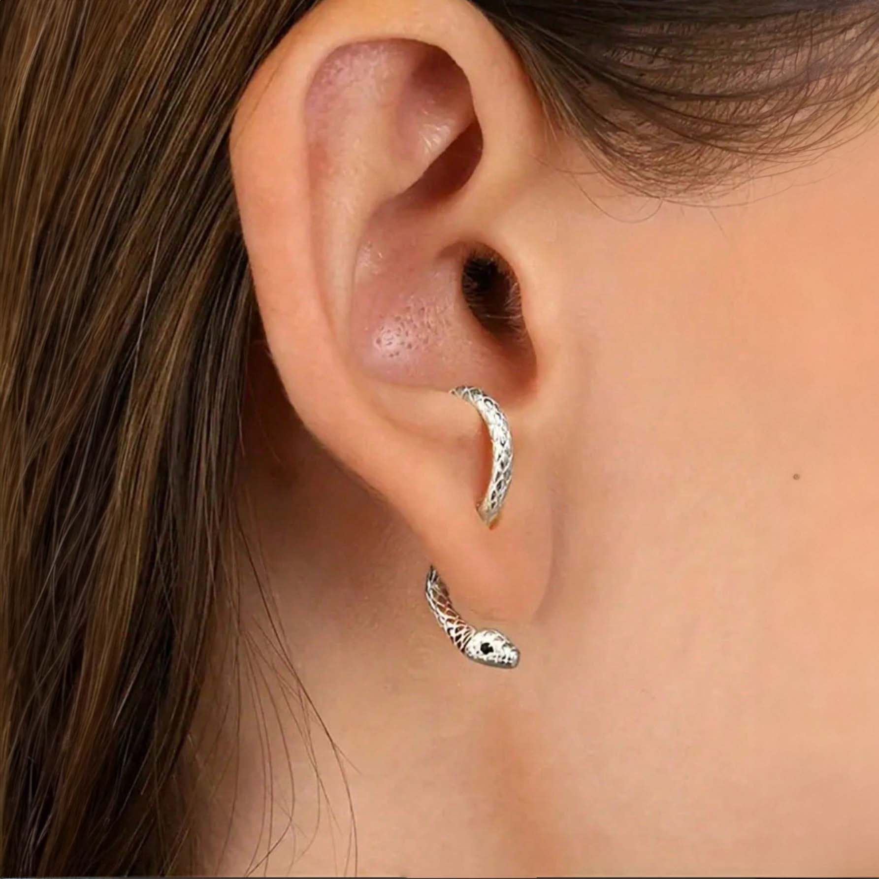 بيرسنج للاذن من الفولاذ المقاوم للصدأ لا تسبب الحساسية أقراط حلق غريبة الشكل على شكل ثعبان أمامي وخلفي للنساء - A450