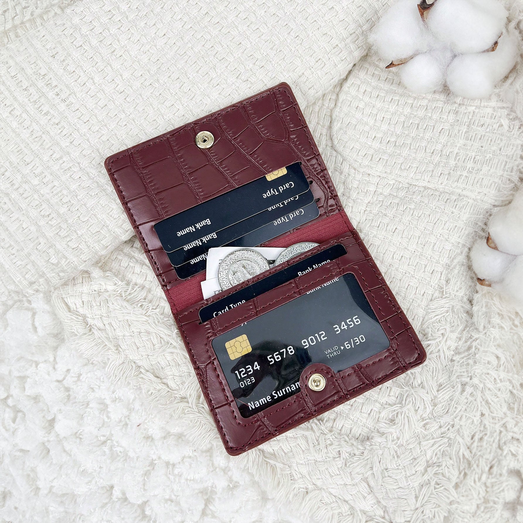 محفظة جيب صغيرة من الجلد بلون اسود - تصميم أنيق بنمط مزخرف جلد التمساح الأسود وخفيف الوزن خفيفة الوزن وقابلة للحمل لتخزين النقود والبطاقات الائتمانية وبطاقة الهوية | نبيتي sg2309