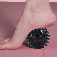 كرة تدليك بنتوءات مدببة من بلاستيك بي في سي لتدليك العضلات وتمرين اليد والقدم كرة تدليك لتخفيف آلام اليد والقدم كرة محمولة للعلاج الطبيعي - اسود | العلاج الطبيعي العناية بالقدم المساج كرة مساج مساج | amazingEGP