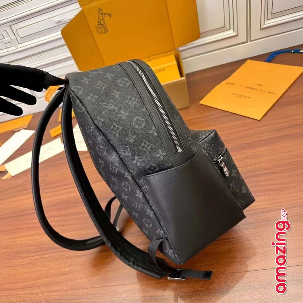 حقيبة ظهر فاخرة بلون رصاصي بنقشة مونوغرام – جلد طبيعي هاي-إند - لون رصاصي