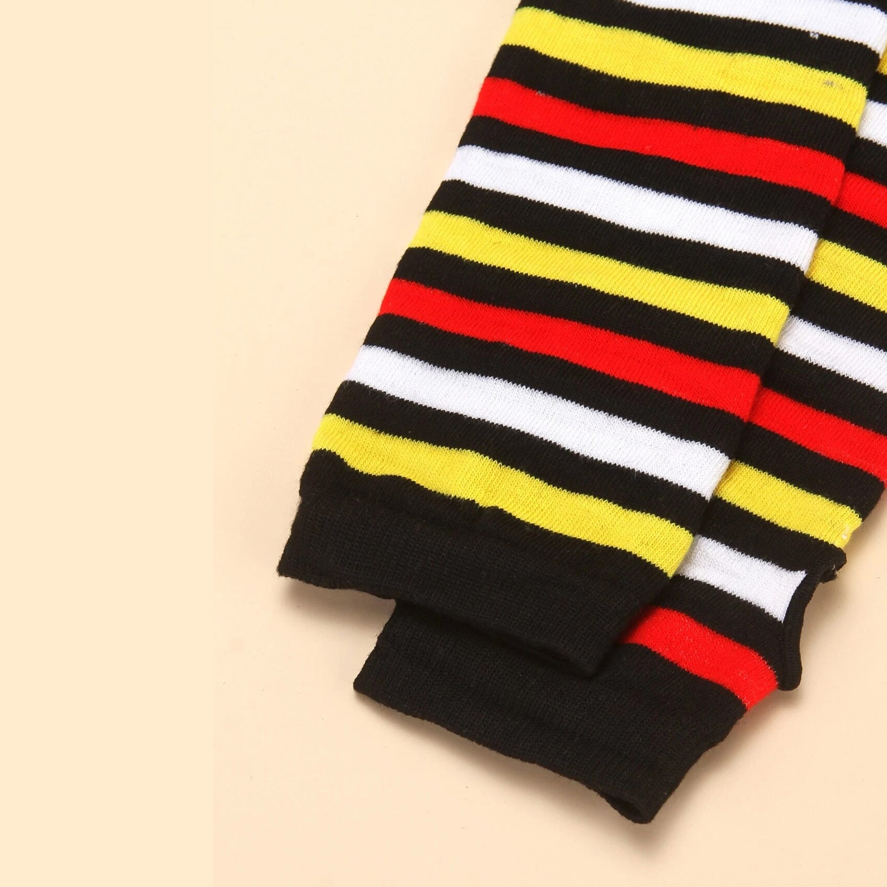 شرابات تدفئة طول الذراع مخططة ومصنوعة من نايلون