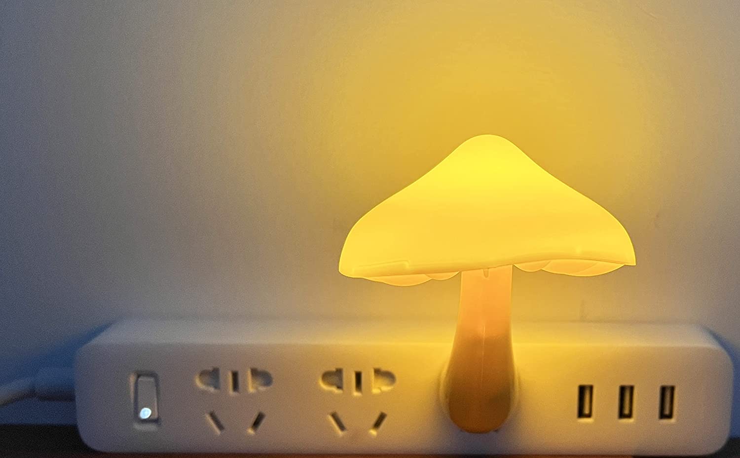 مصباح زينة ليلي لغرفة النوم بمستشعر للضوء | يعمل اوتومتك عند الظلام | واضاءة ليد موفرة وبتصميم على شكل زهرة الفطر - اصفر
