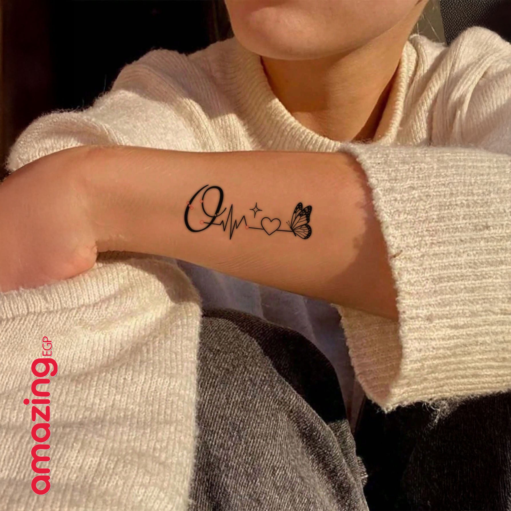 طقم وشم مؤقت مقاوم للماء والعرق (قطعتان) – تصميمات إنس أنيقة فراشة وقلب وحروف R وQ وتخطيط القلب - 4524