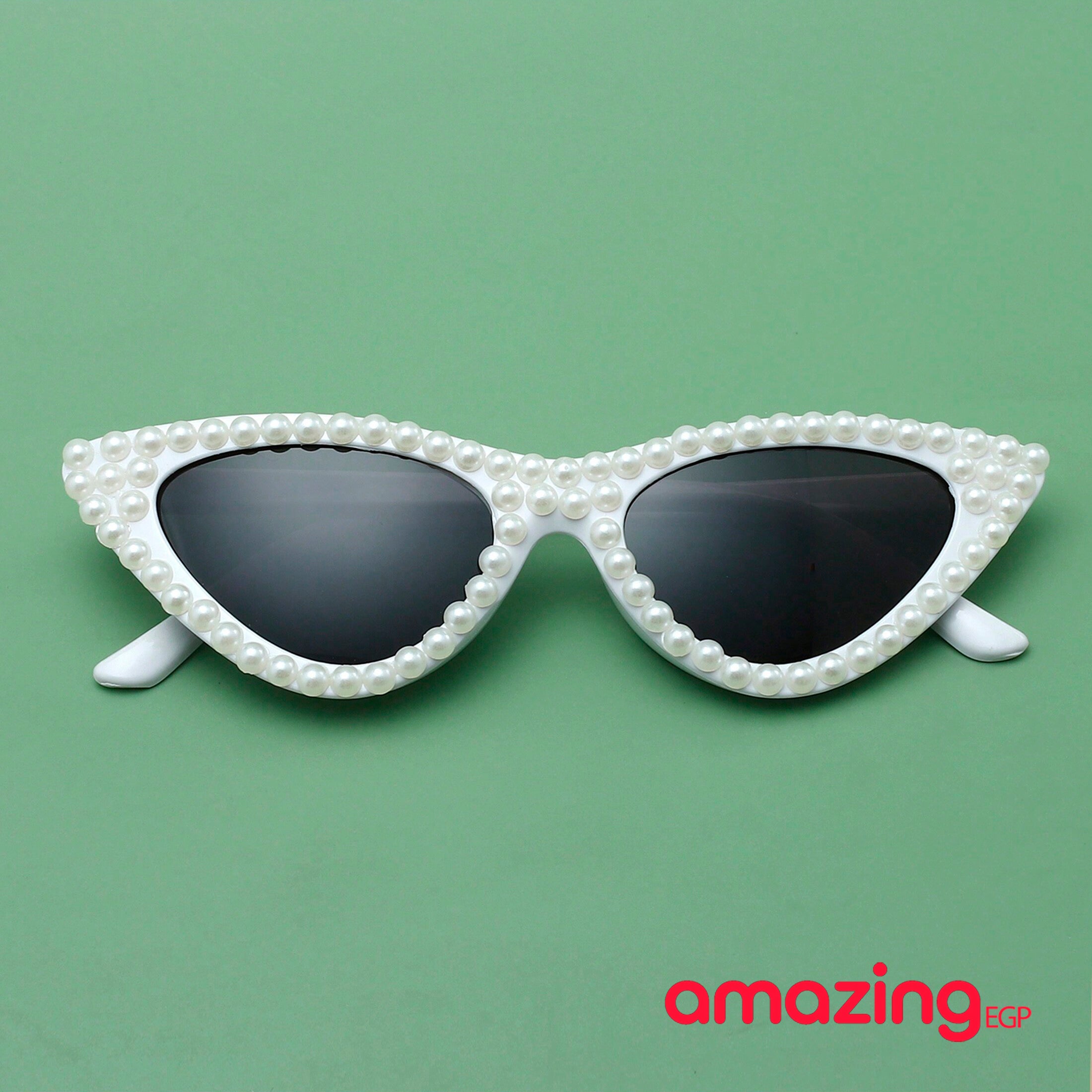 نظارات نساءنظارات شمسية نسائية إطار صغير عين القط الأبيض اللبني مناسبة للاستخدام اليومي عند السفر و مرصعة باللؤلؤ على شكل عين القطة - أبيض