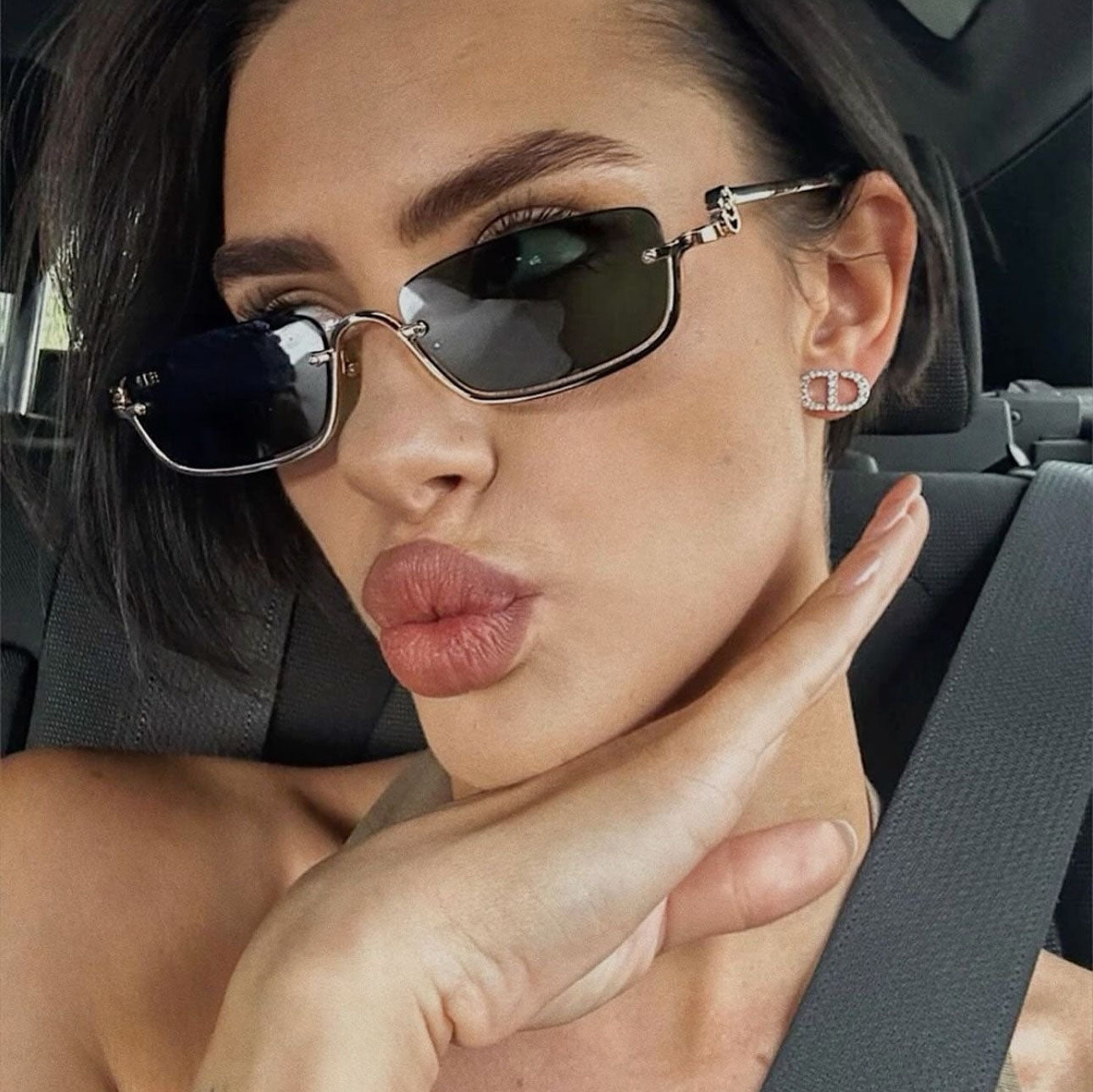 نظارة مربّعة نصف إطار معدني – إطار ذهبي وعدسات رمادية | موضة نسائية عصرية