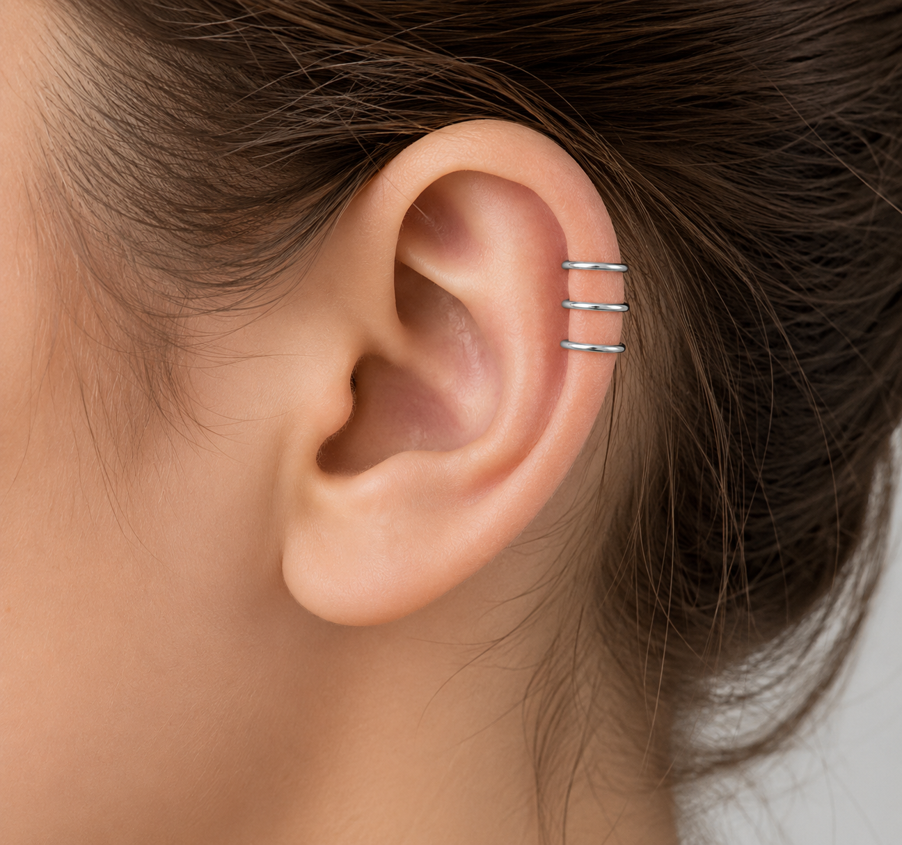 بيرسنج أذن وهمي ثلاثي بدون ثقب من الستانلس ستيل 316L – حلقة Ear Cuff مرنة بمشبك، مناسبة للغضروف والهيلكس، للرجال والنساء – فضي