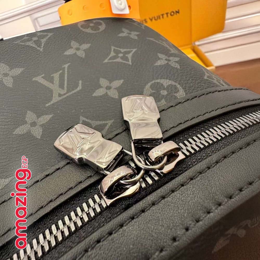 حقيبة ظهر فاخرة بلون رصاصي بنقشة مونوغرام – جلد طبيعي هاي-إند -  لون رصاصي