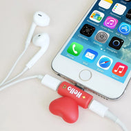 الاستماع والشحن في نفس الوقت مشترك كهربائي صوتي رسوم كارتون لموبايل ايفون، متوافق مع ايفون يدعم جميع انظمة iOS - قلب