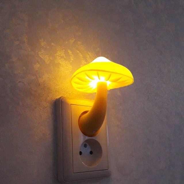 مصباح زينة ليلي لغرفة النوم بمستشعر للضوء  | يعمل اوتومتك عند الظلام | واضاءة ليد موفرة وبتصميم على شكل زهرة الفطر - اصفر